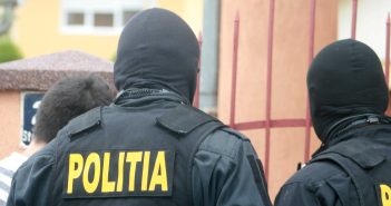 Proxeneții din Medgidia, luați pe sus de polițiști politie