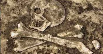 În cimitirul din Sulina există singurul mormânt al unui pirat din România mormant