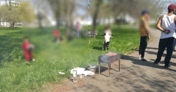 Prinși în timp ce făceau grătar în parcul Tăbăcărie. Vezi ce amendă au luat WhatsApp Image 2018-04-23 at 13.15.03 (1)