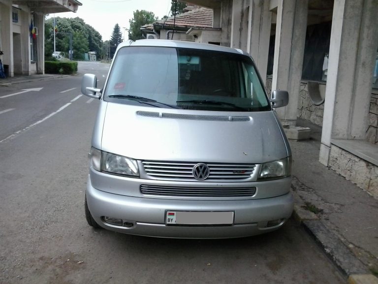 Volkswagen Multivan cu talon fals, la Negru Vodă