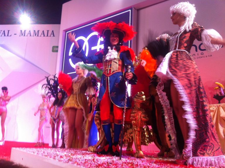 Mamaia a defilat pe ritmuri de carnaval, supravegheată de Regele Soare!