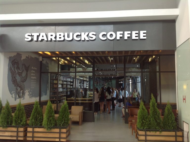 Galerie foto. S-a deschis Starbucks Constanța