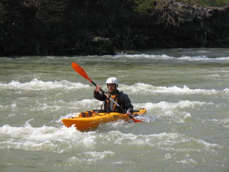 Bărbat aflat într-un caiac, în pericol de înec pe Marea Neagră, salvat de o ambarcaţiune a Gărzii de Coastă