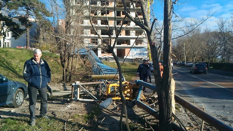 Galerie foto. Macara prăbușită pe strada Traian