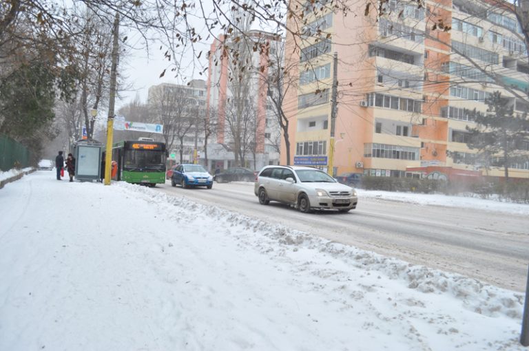 În această noapte revine iarna. Comandamentul Primăriei a luat deja primele măsuri