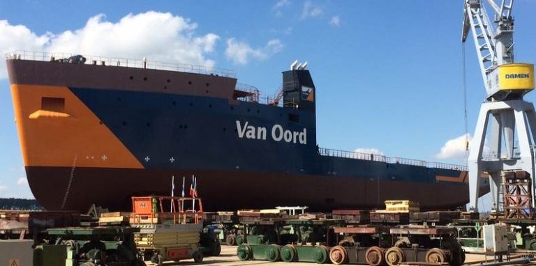 Compania Van Oord se laudă cu succesul plajelor mărite din Constanța. În spatele lucrărilor stau însă furnizori neplătiți și datorii de milioane de euro