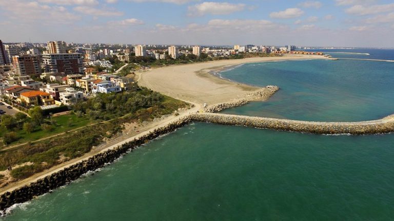 DNA a dat iama în mafia plajelor din Constanța