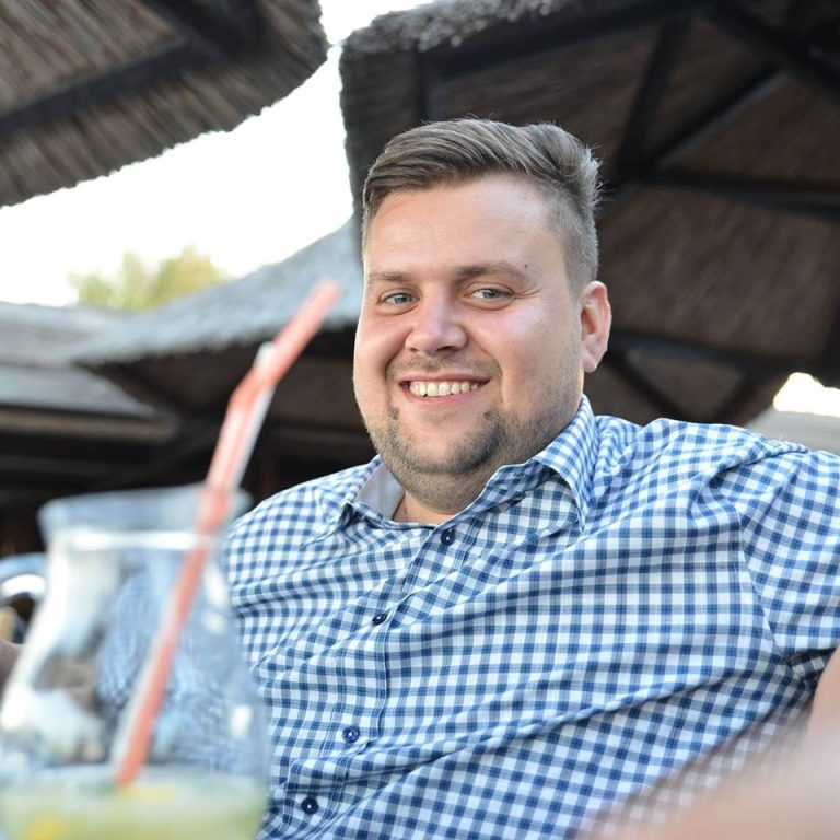 Prostie maximă la Costinești. Consilierul M10, Paul Tănase, spune că oamenii care folosesc Facebook nu contează