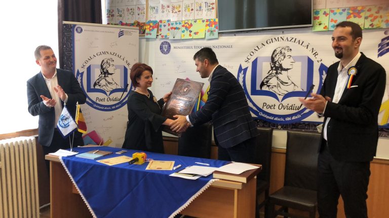 Scupra, o nouă palmă pentru Făgădău. Ziua poetului Ovidius, uitată la Constanța, sărbătorită cu respect la Ovidiu