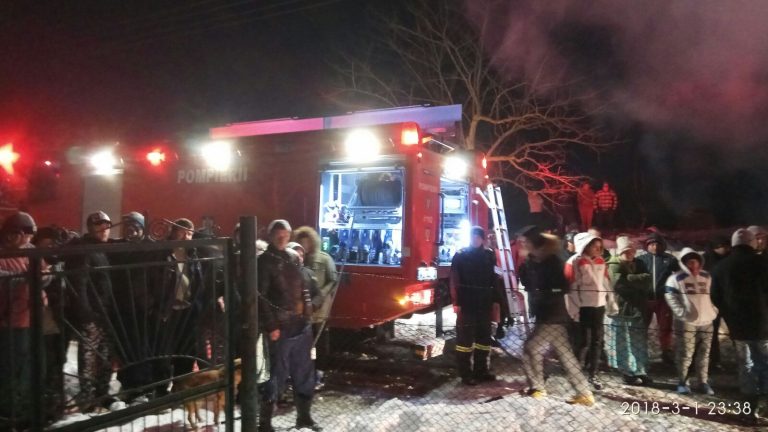 Ofițerii ISU chemați la un incendiu violent. Cel puțin două victime