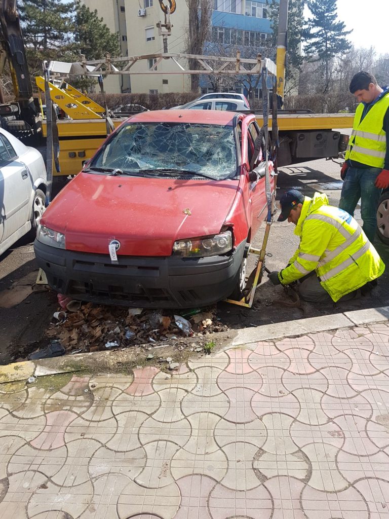 Poliția Locală va ridica 50 de mașini abandonate