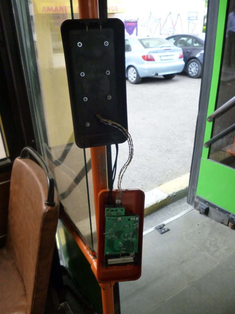 Tot mai multe autobuze vandalizate. RATC, apel disperat