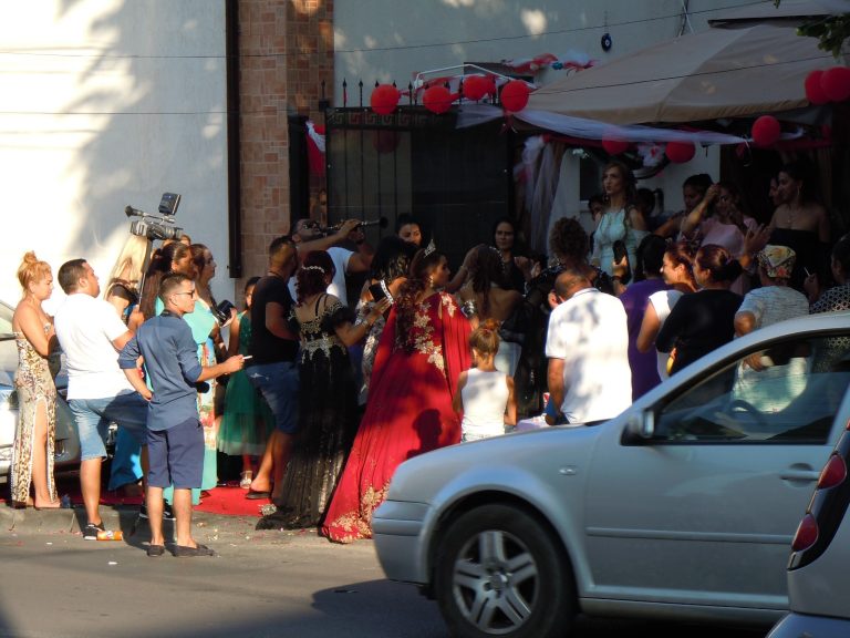 Țiganii cu nunta, Poliția Locală cu nota de plată pentru deranj