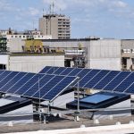 Panouri solare instalate pe bloc
