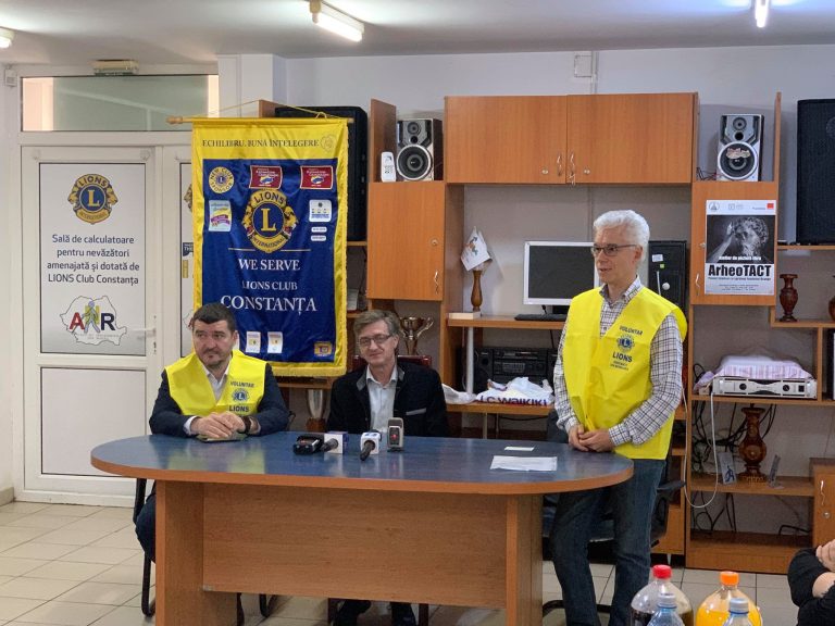 Cătălin Anghel și Lions Club au făcut o mică minune. 45 de calculatoare pentru nevăzătorii din Constanța