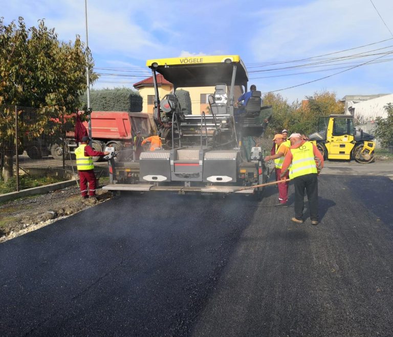 Continuă asfaltările în Constanța