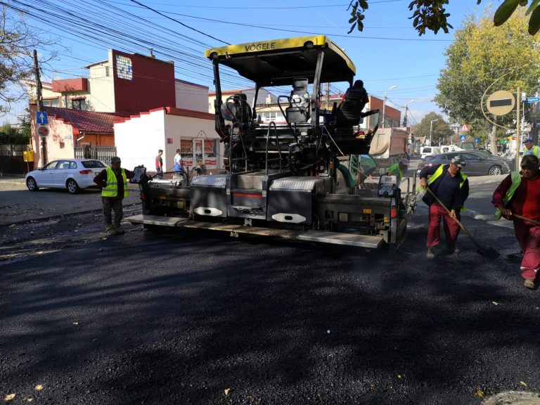 Atenție, șoferi! Se frezează un tronson al străzii Unirii!