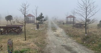 Cum îi minte Maricel Cîrjaliu pe locuitorii din Agigea că le face parc, o dată la câțiva ani IMG_5096