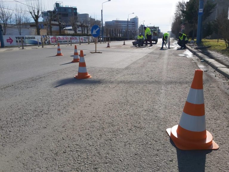 Trafic îngreunat pe strada București