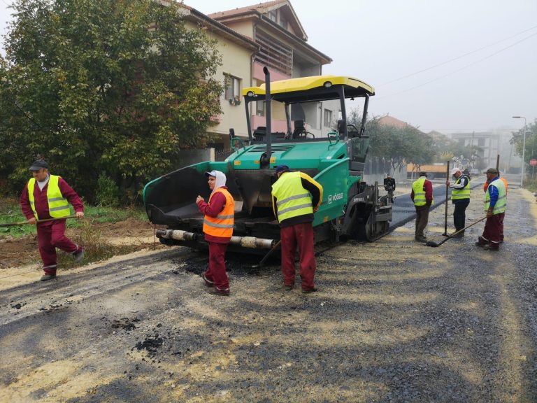 Se continuă asfaltările în Compozitorilor și Baba Novac