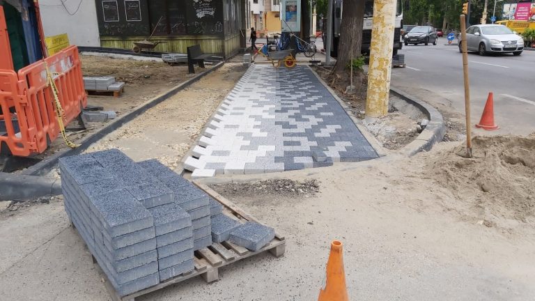 Continuă lucrările de modernizare. Semafoare sincronizate în mai multe zone