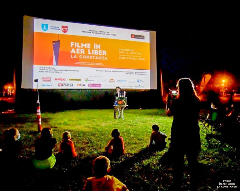 „Filme în aer liber la Constanța” – 5.000 de spectatori s-au bucurat de atmosfera de cinema și de alte activități inedite