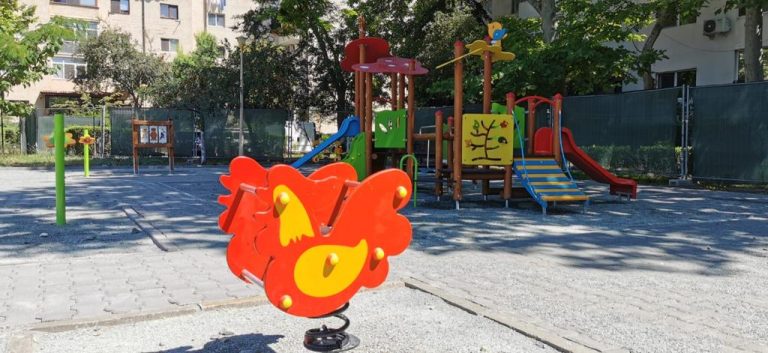 Continuă lucrările de modernizare în parcul Dragoslavele