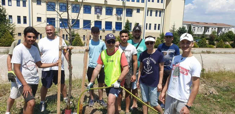 A plantat 200 de copaci și a înființat împreună cu echipa un parc. Drept răsplată, s-a trezit atacat de asociația lui Vergil Chițac