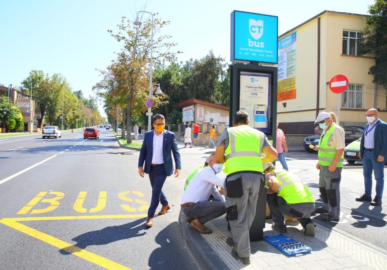 CT BUS montează panouri luminoase în stațiile de autobuz