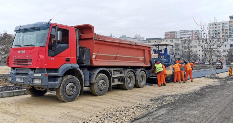 Stadiul lucrărilor de amenajare a parcării situate pe terenul delimitat de străzile Tulcei și Badea Cârțan